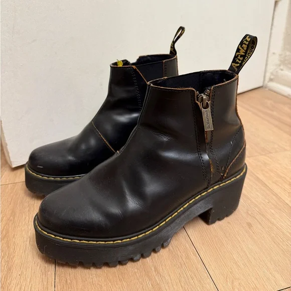 Dr.Martens SMOOTH LEATHER PLATFORM CHELSEA BOOTS - Picture 1 of 6
